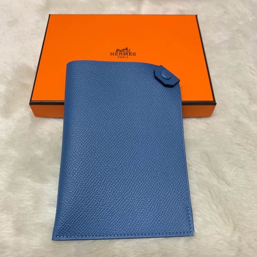 HERMES TARMAC PASSPORT HOLDER